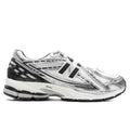 1906R - Silver Metallic/Black/Sea Salt